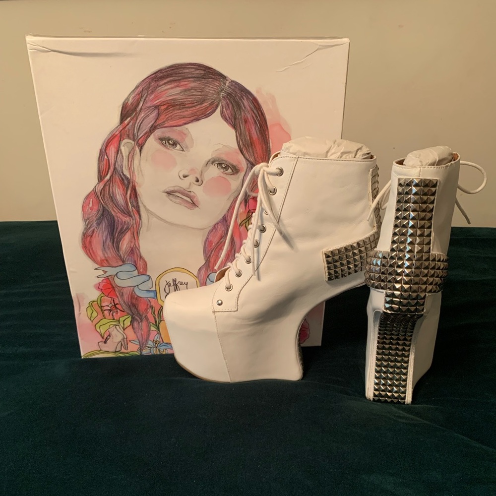 Sz. 9 Jeffrey Campbell “Holy” Platform Booties